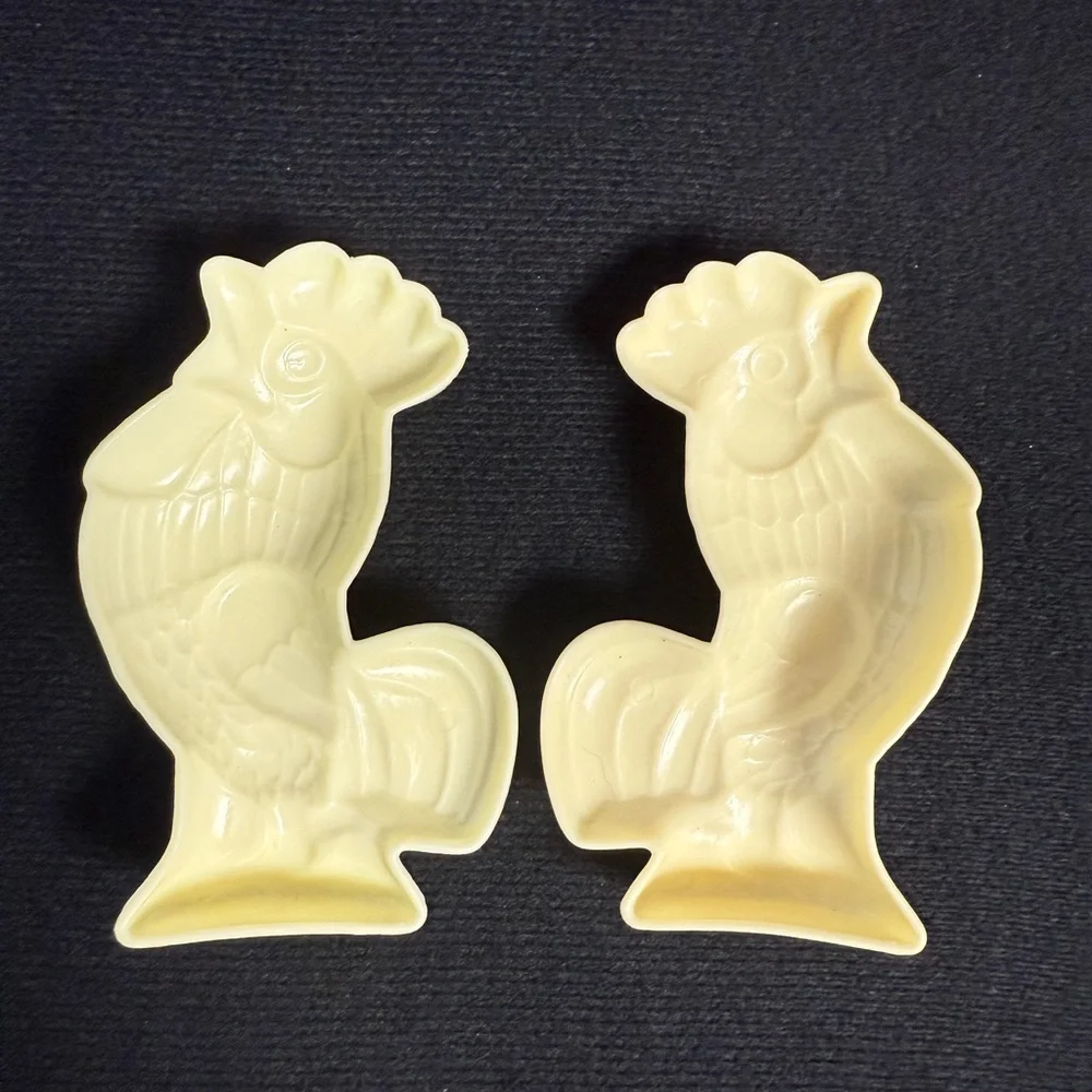 Cream Rooster Shaped‎ Decor Pieces